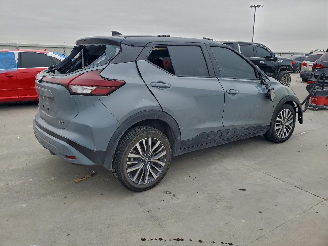 2021 NISSAN KICKS SV photo 3