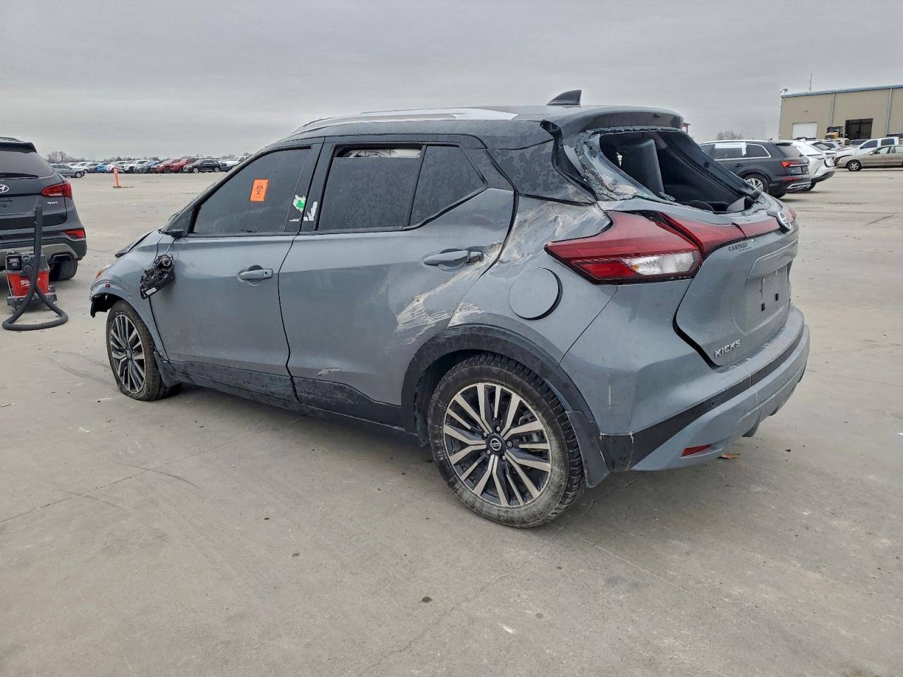 2021 NISSAN KICKS SV photo 2