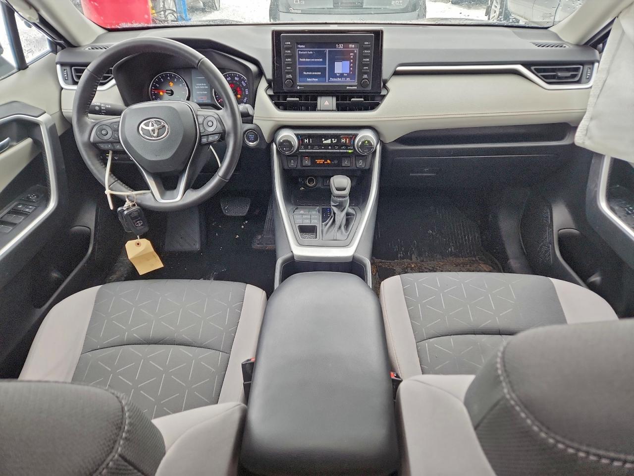 2022 TOYOTA RAV4 XLE photo 15