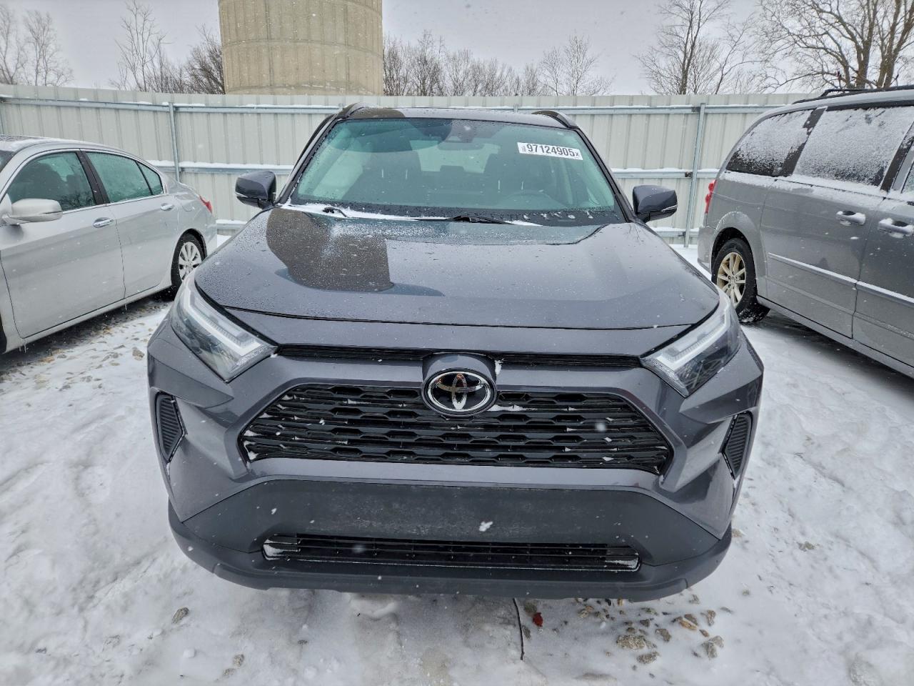 2022 TOYOTA RAV4 XLE photo 9
