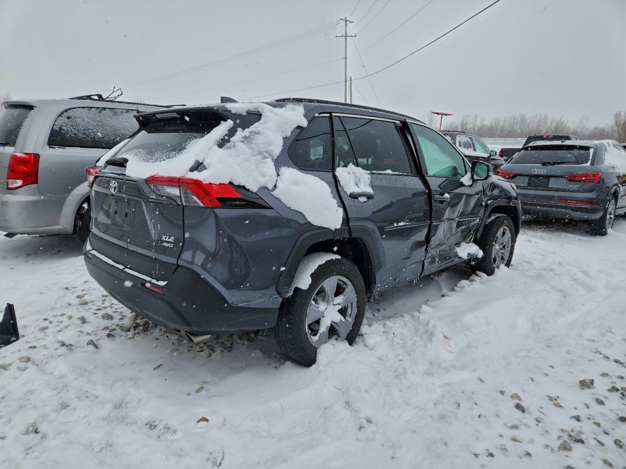 2022 TOYOTA RAV4 XLE photo 5