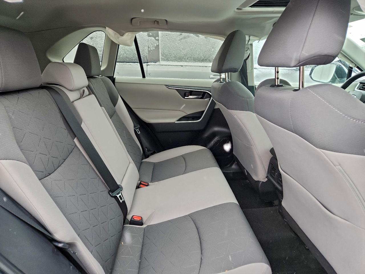 2022 TOYOTA RAV4 XLE photo 21