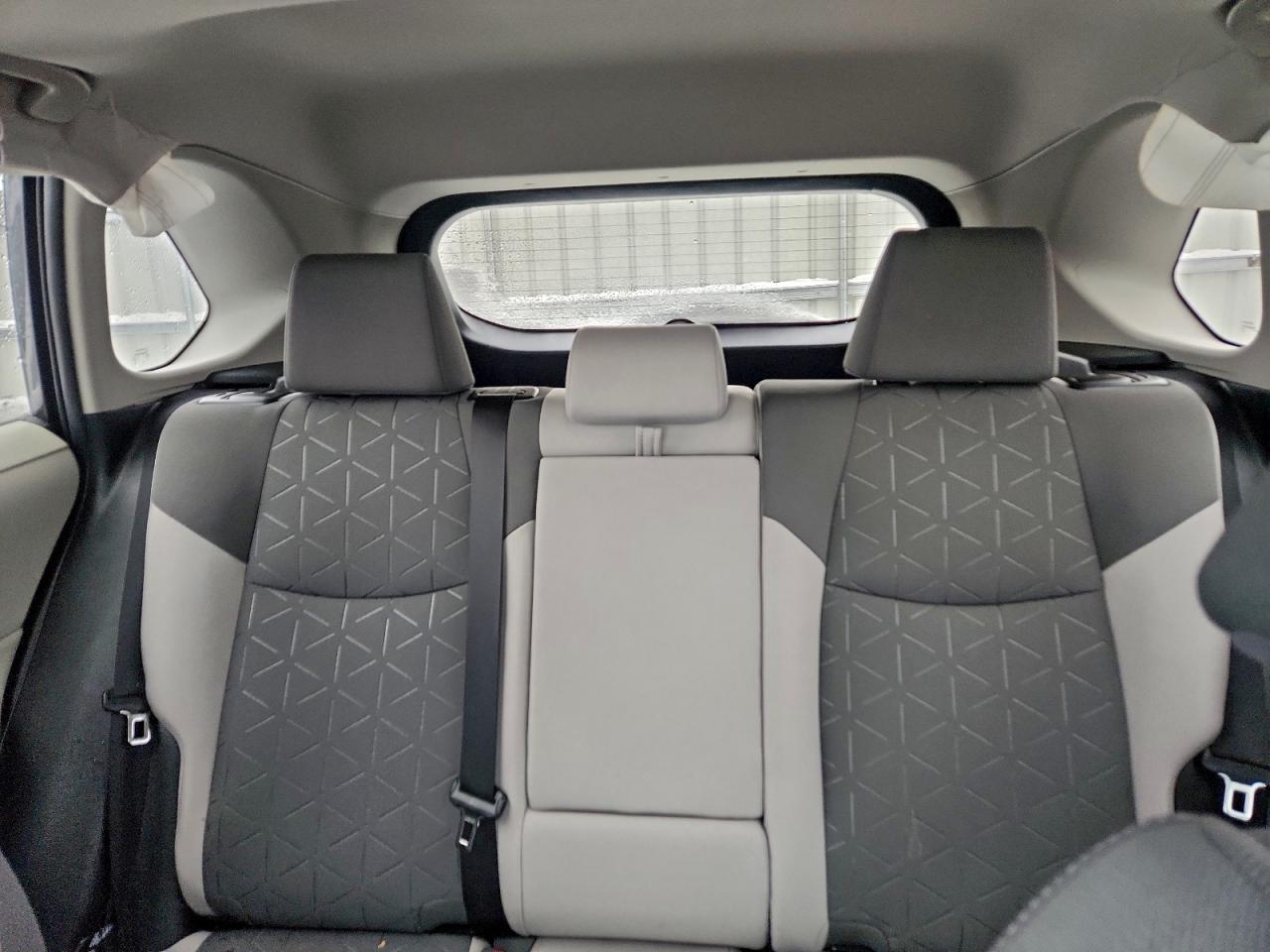 2022 TOYOTA RAV4 XLE photo 19