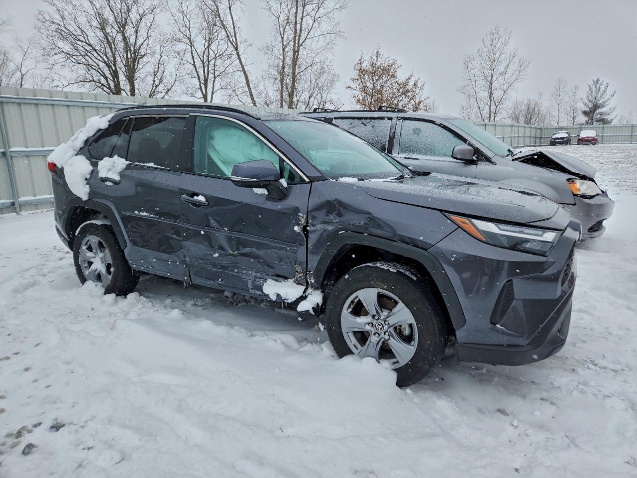 2022 TOYOTA RAV4 XLE photo 7