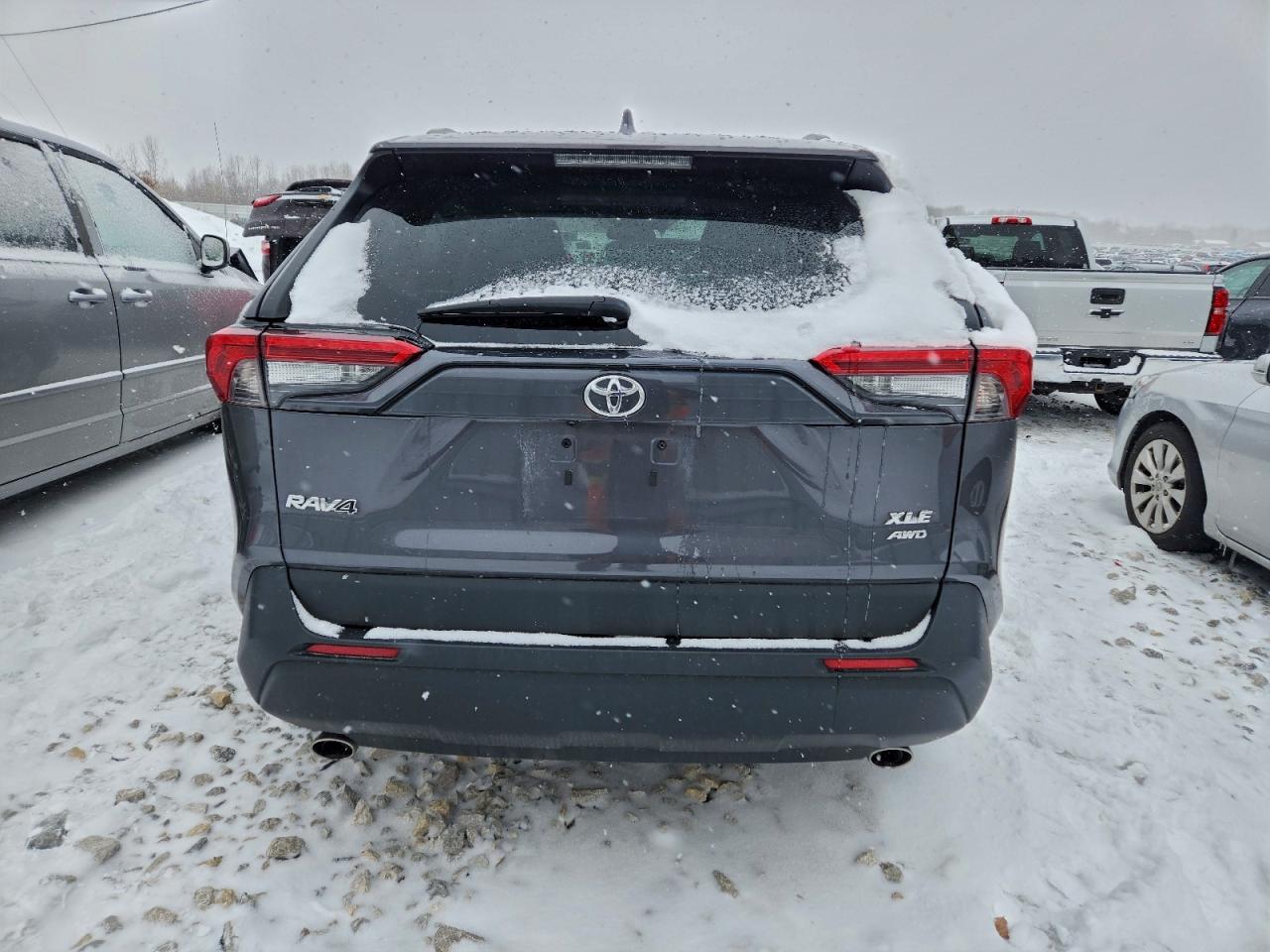 2022 TOYOTA RAV4 XLE photo 11