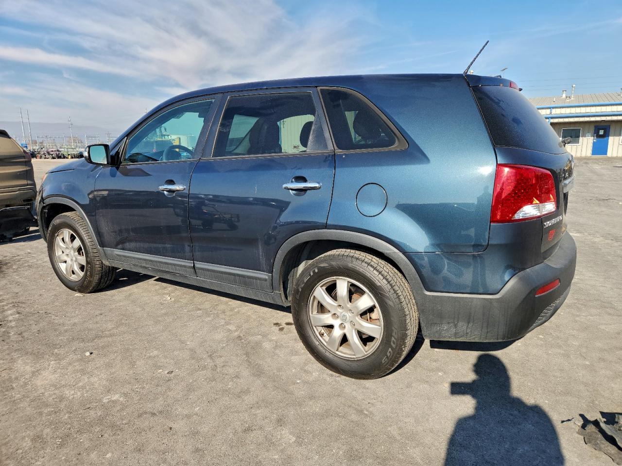 2011 KIA SORENTO BASE photo 2