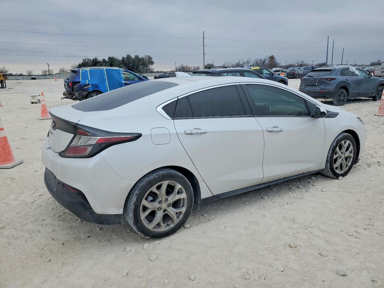 2017 CHEVROLET VOLT PREMIER photo 3