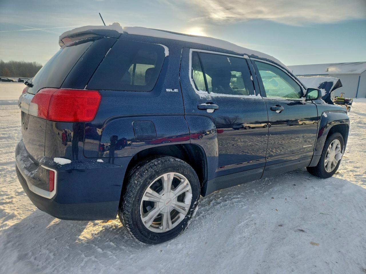 2017 GMC TERRAIN SLE photo 3