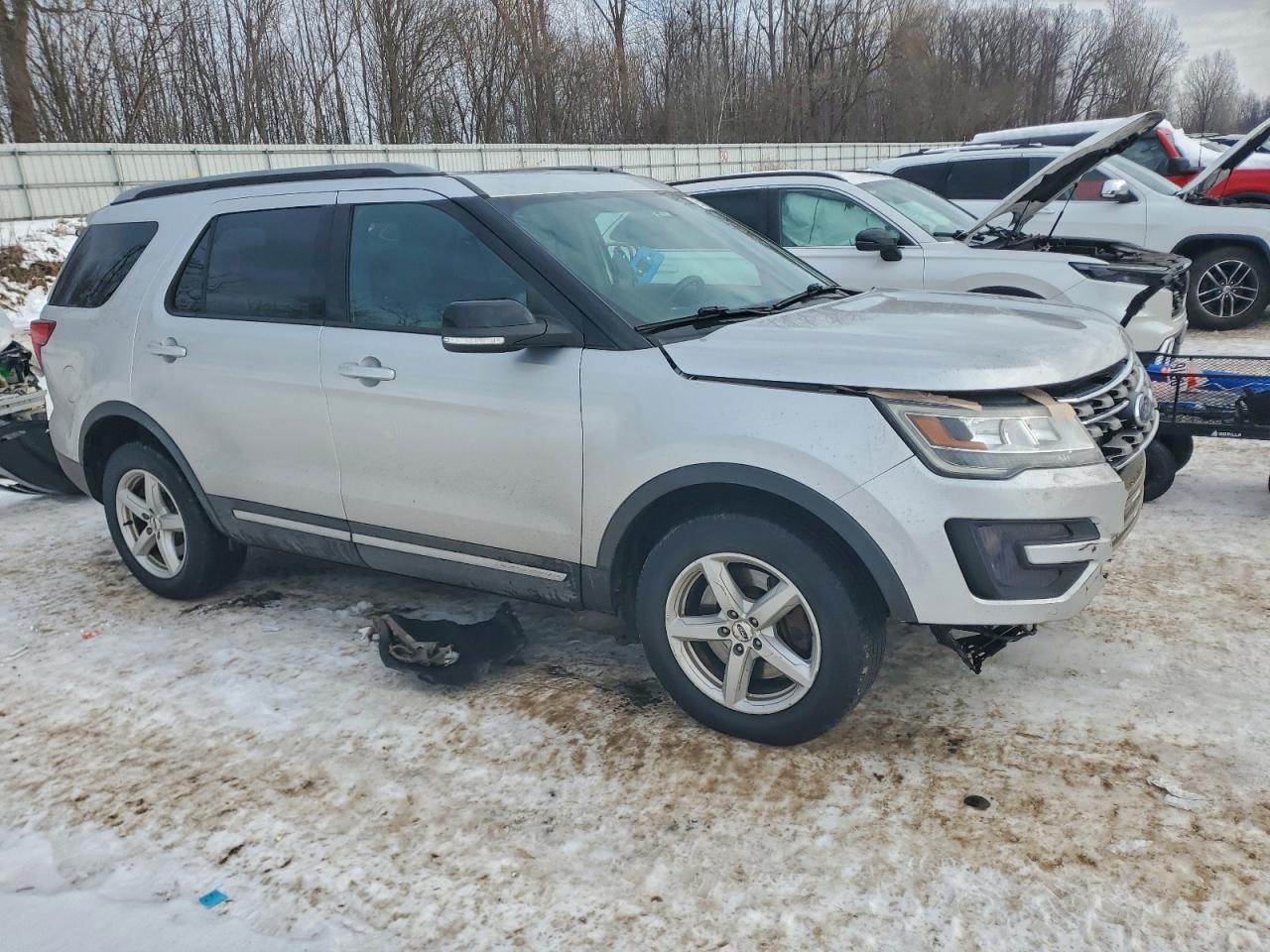 2017 FORD EXPLORER XLT photo 4