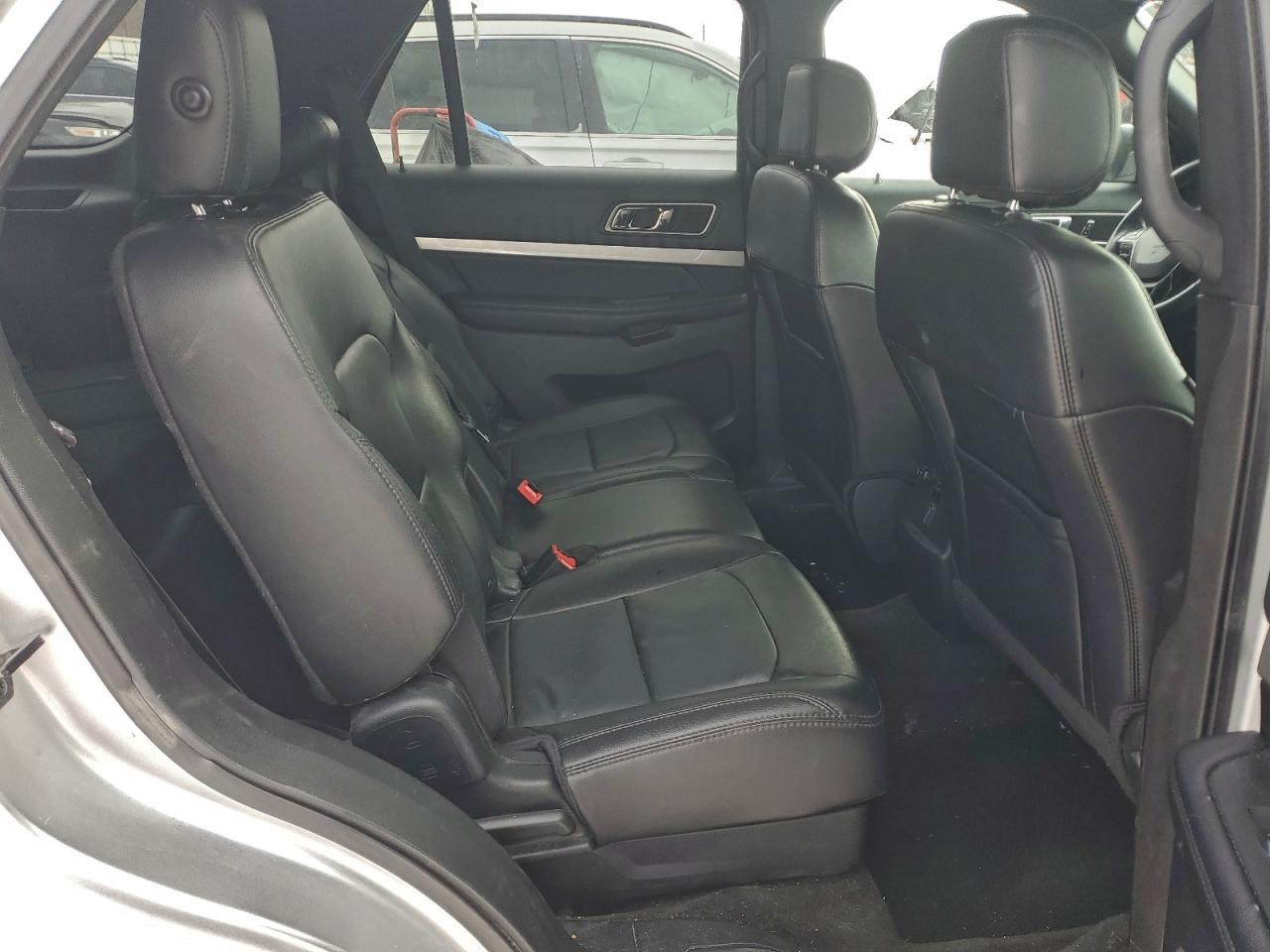 2017 FORD EXPLORER XLT photo 11
