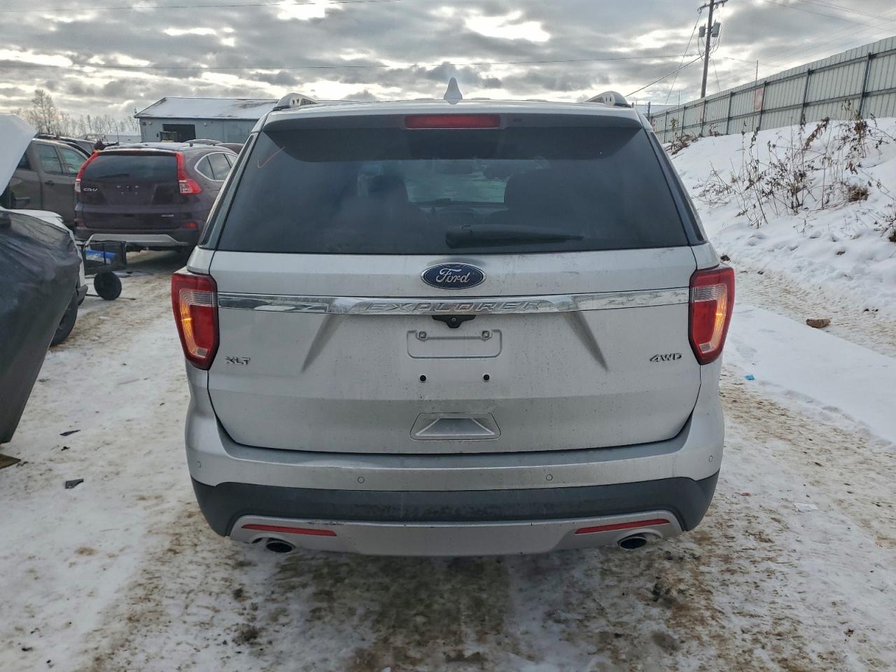 2017 FORD EXPLORER XLT photo 6