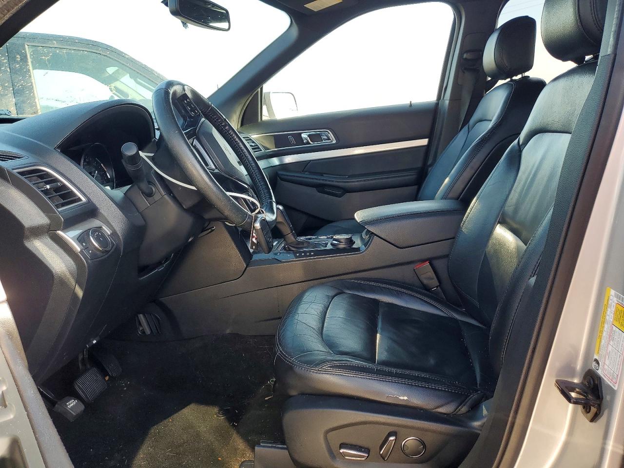 2017 FORD EXPLORER XLT photo 7