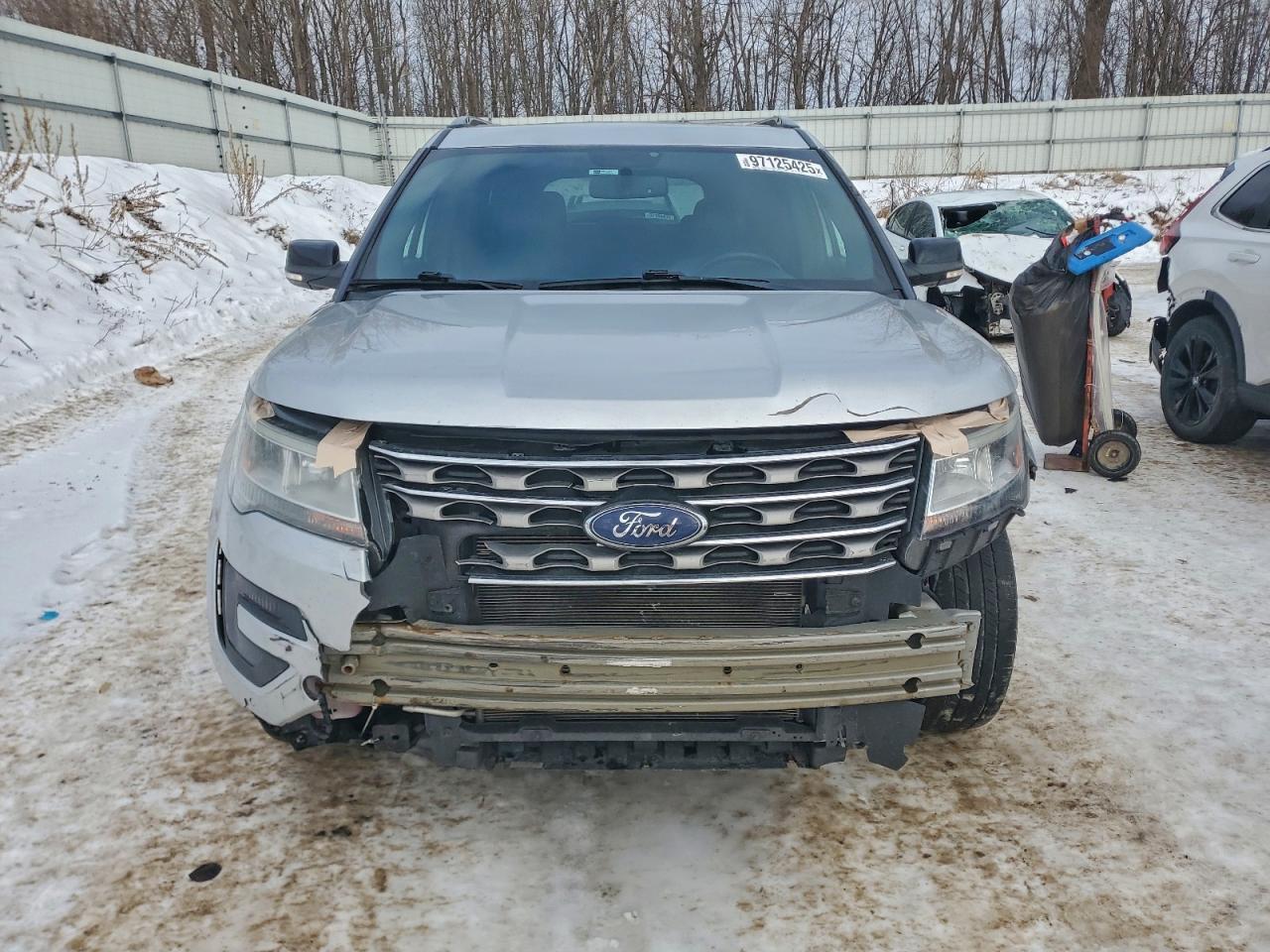2017 FORD EXPLORER XLT photo 5