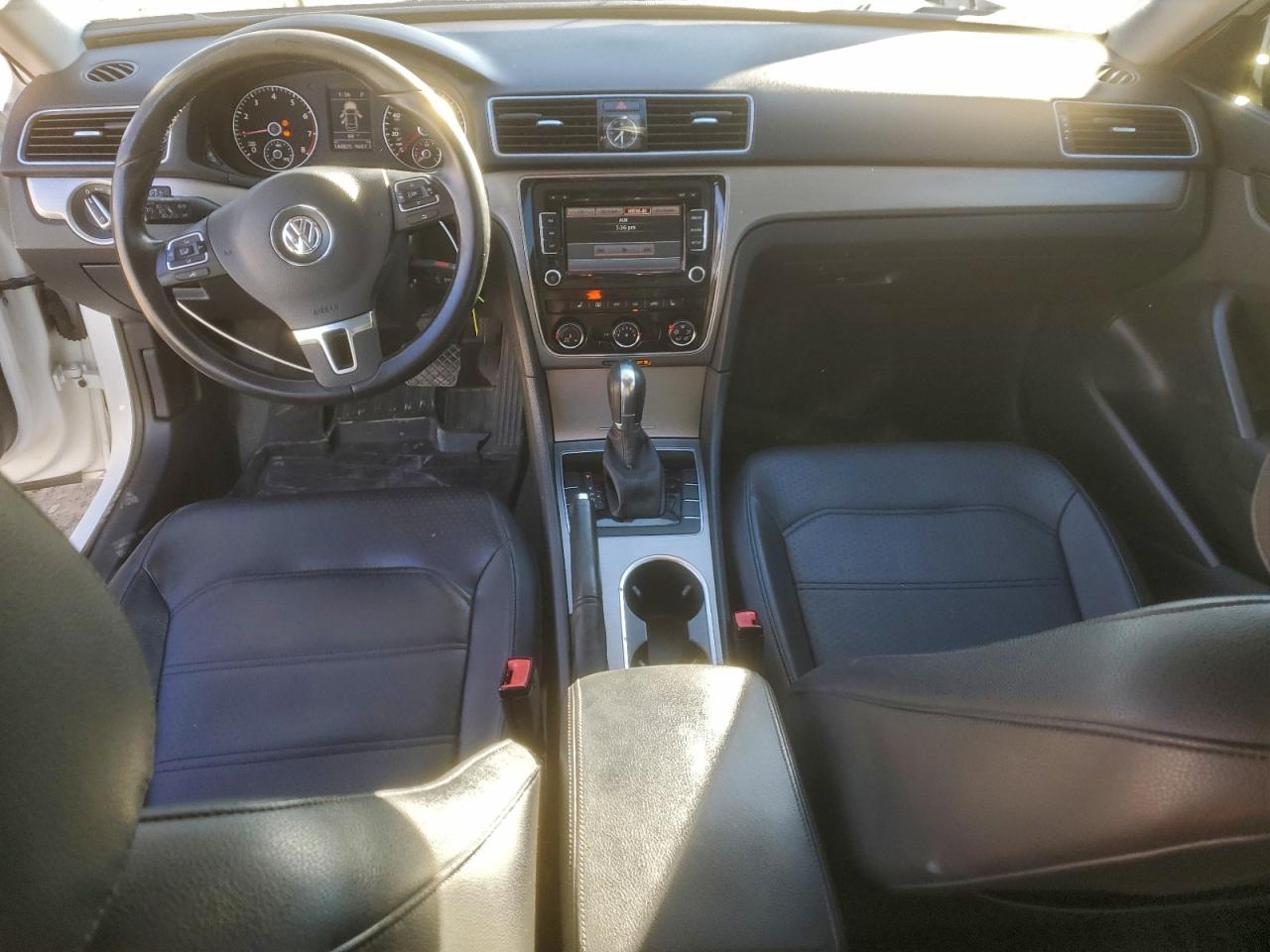 2014 VOLKSWAGEN PASSAT SE photo 15