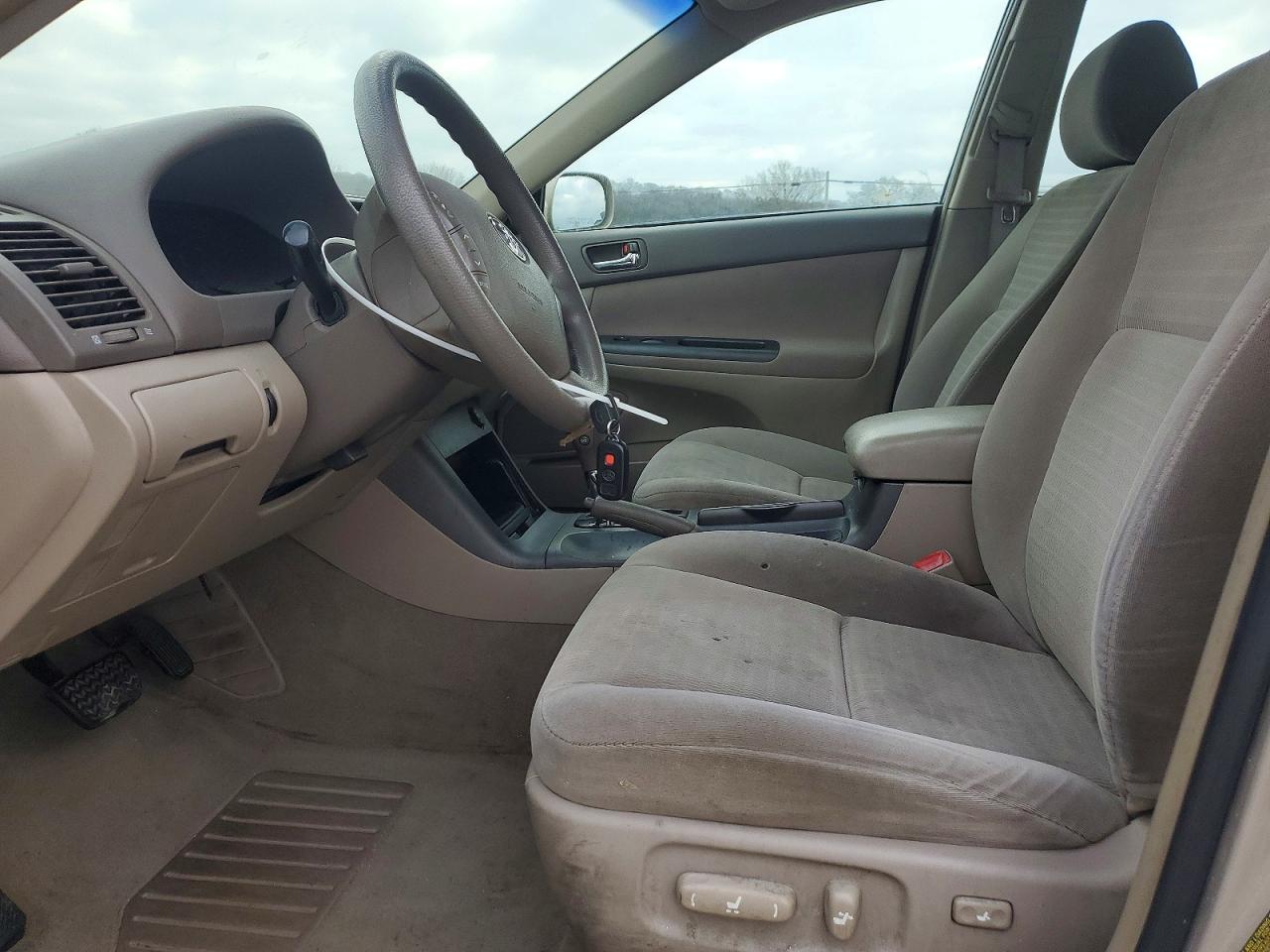 2005 TOYOTA CAMRY LE photo 13