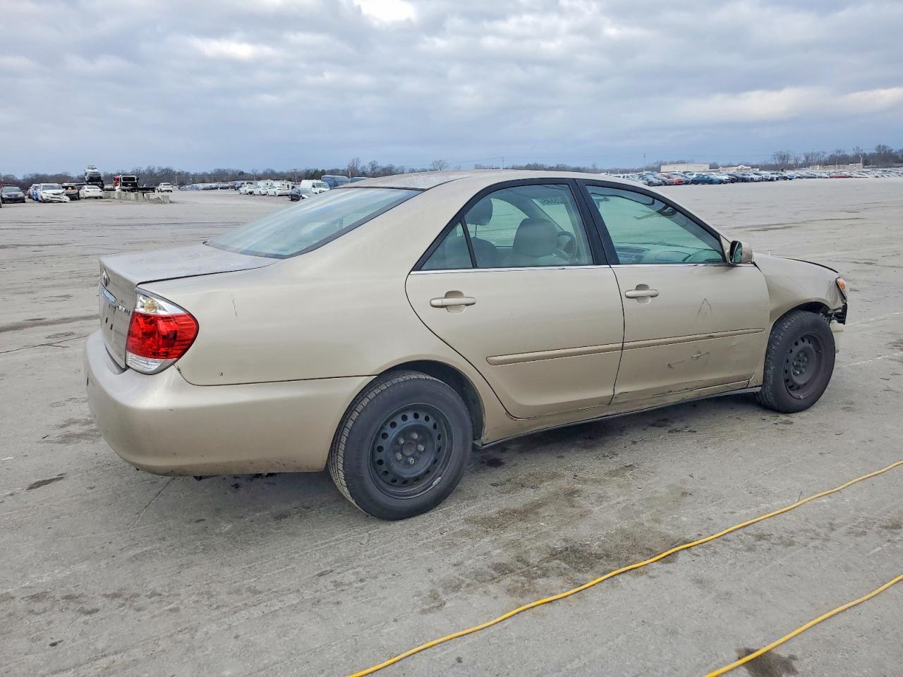 2005 TOYOTA CAMRY LE photo 5