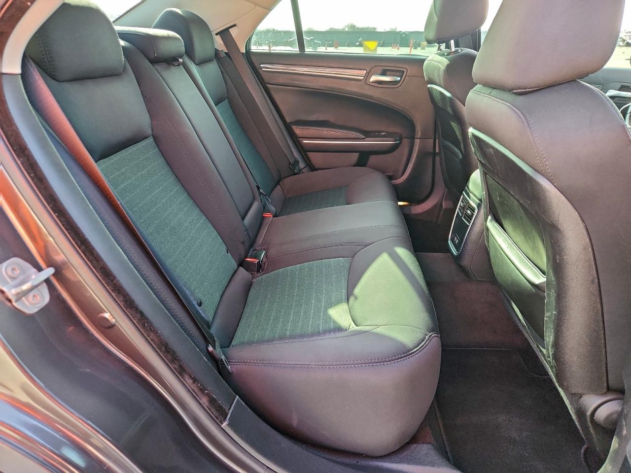 2018 CHRYSLER 300 TOURING photo 19