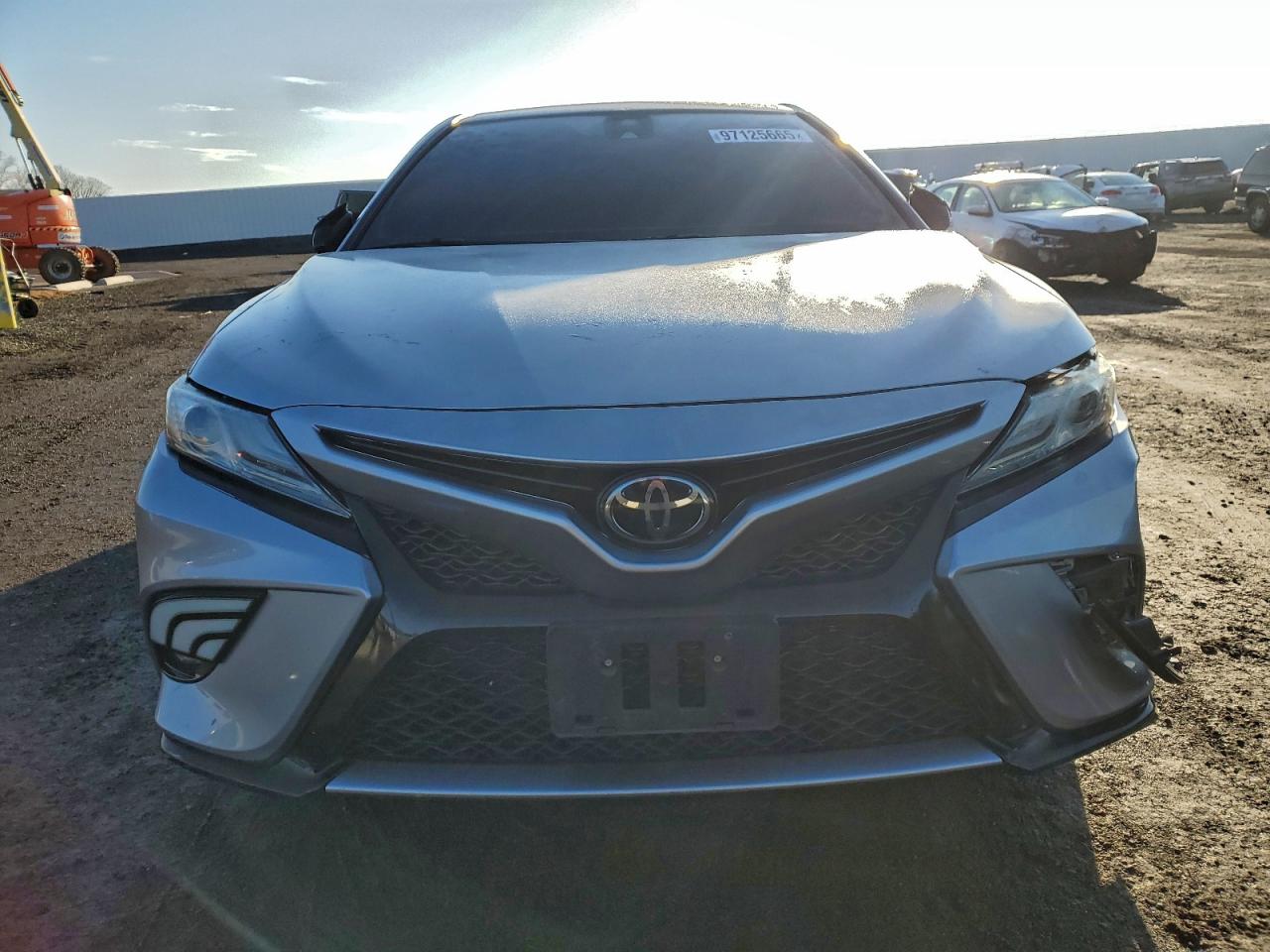 2019 TOYOTA CAMRY XSE photo 5