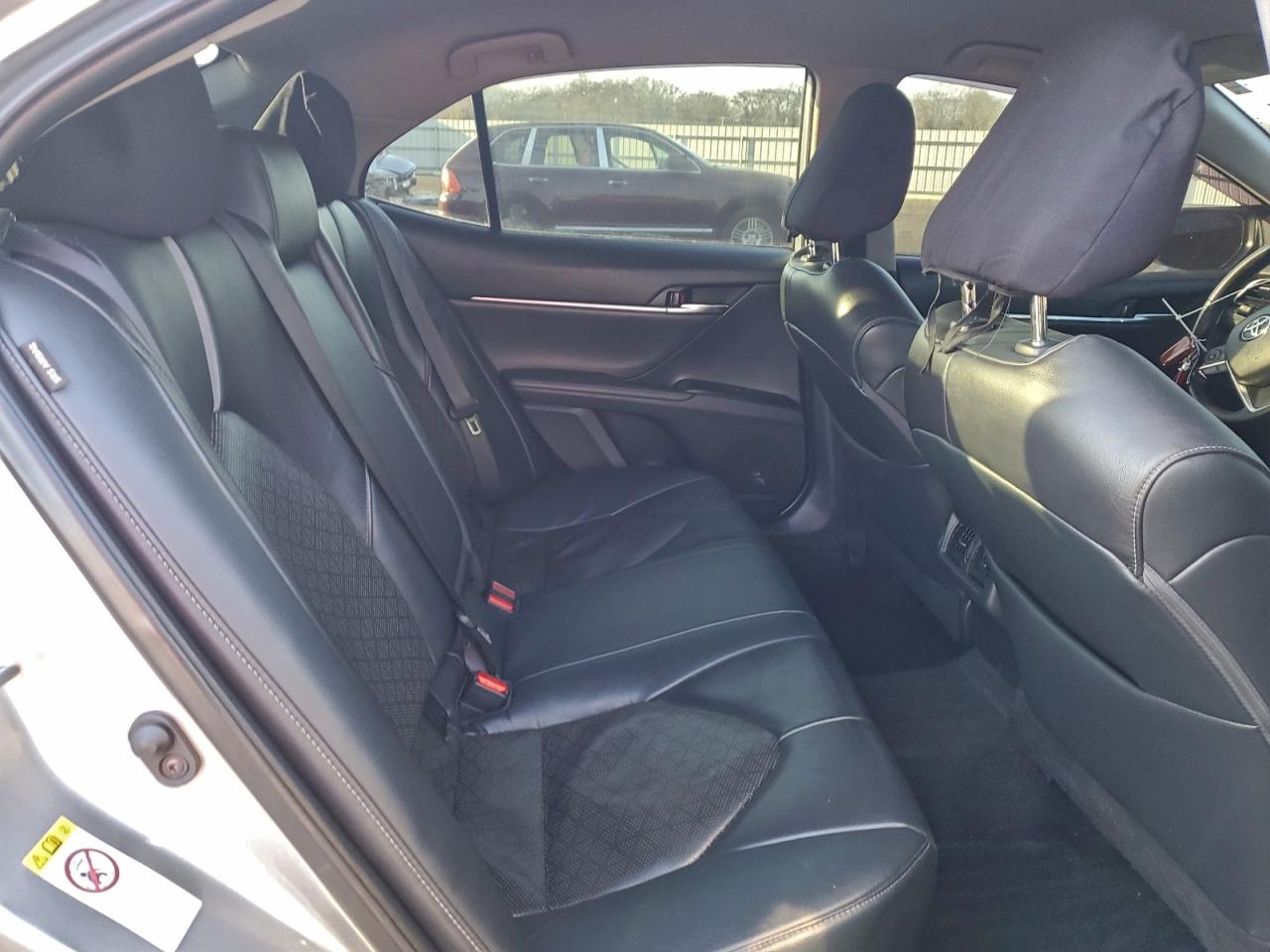 2019 TOYOTA CAMRY XSE photo 10