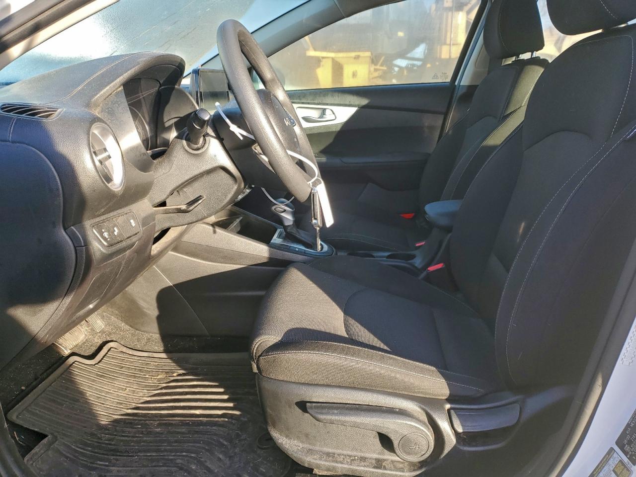 2023 KIA FORTE LX photo 13