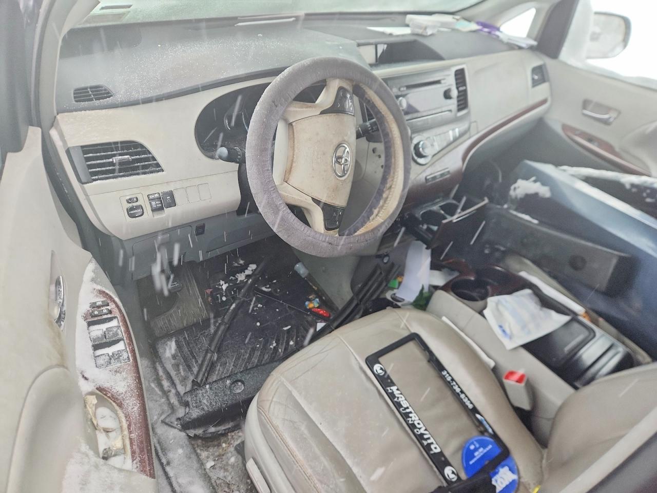 2014 TOYOTA SIENNA XLE photo 15