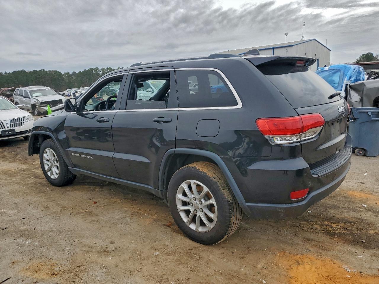 2016 JEEP GRAND CHEROKEE LAREDO photo 3