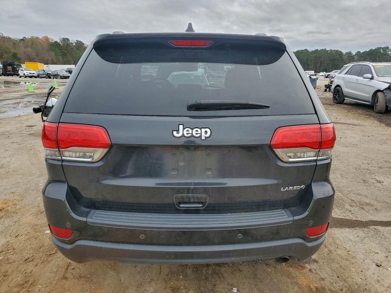 2016 JEEP GRAND CHEROKEE LAREDO photo 11