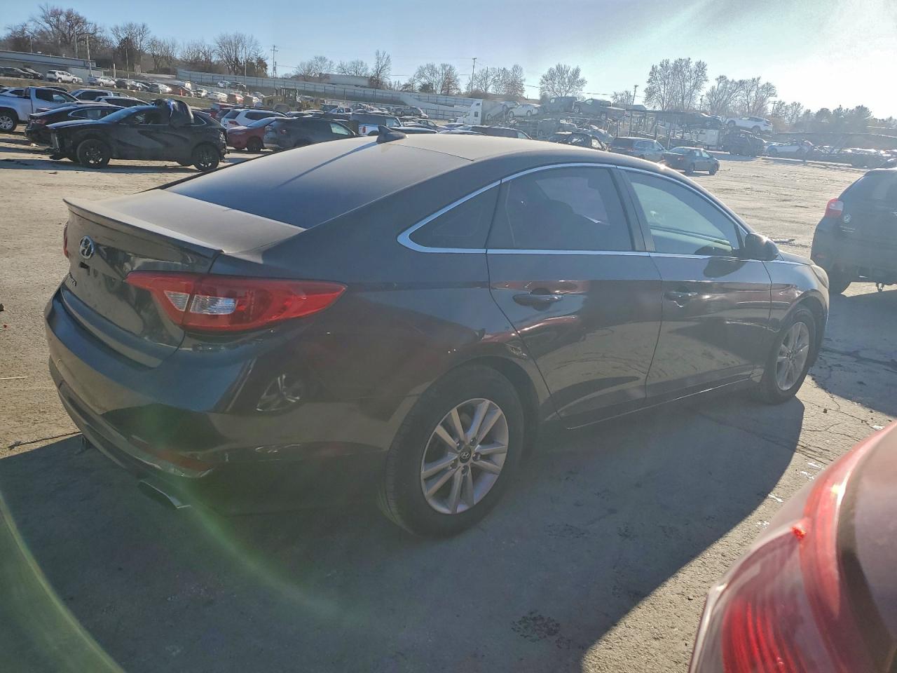 2017 HYUNDAI SONATA SE photo 5