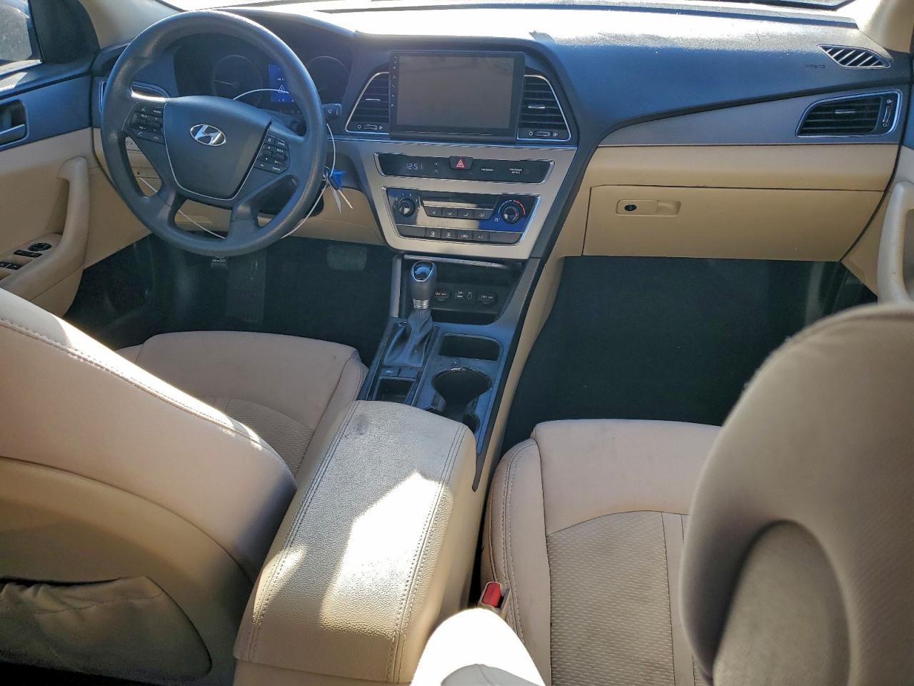 2017 HYUNDAI SONATA SE photo 15