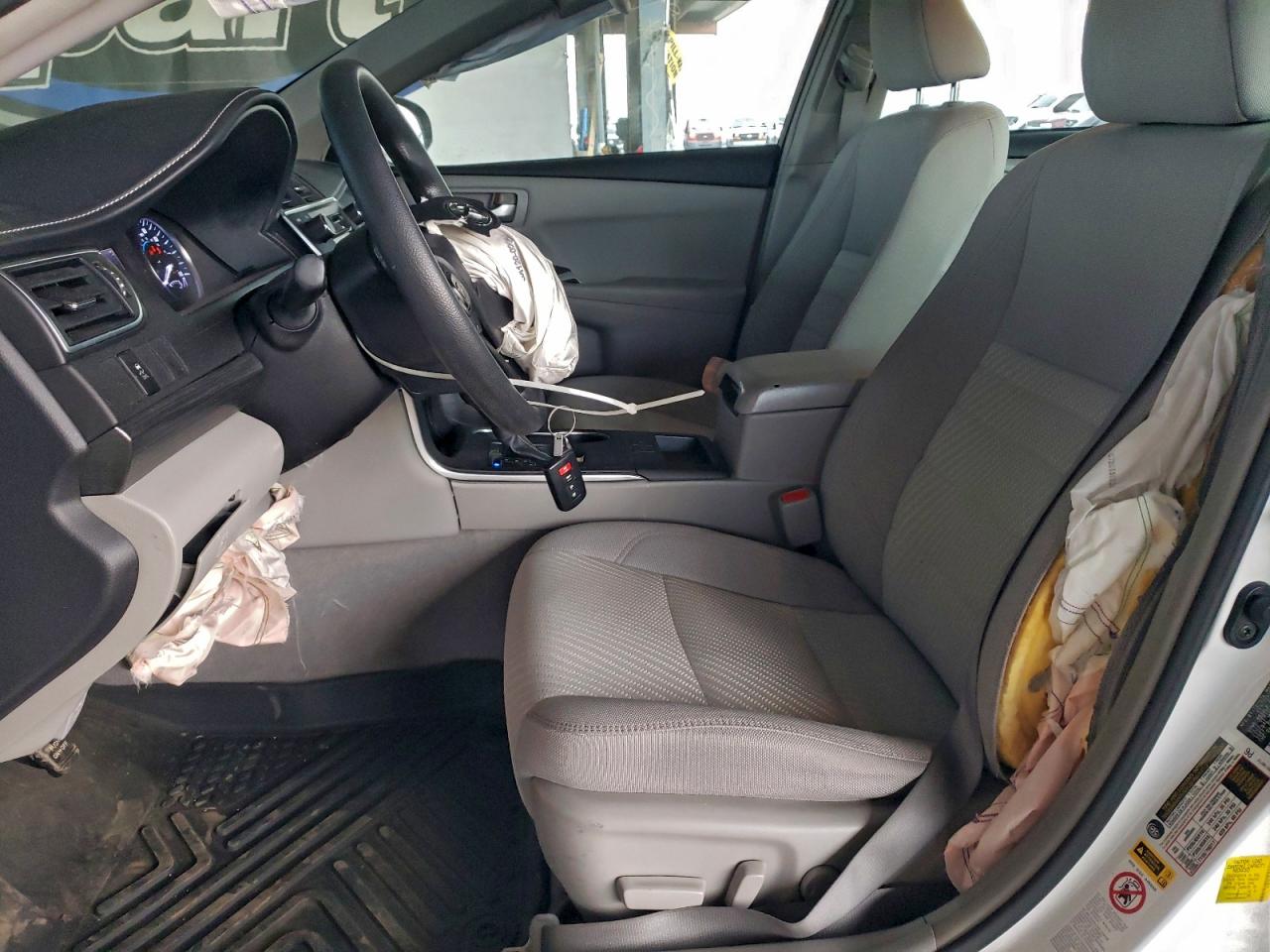 2015 TOYOTA CAMRY HYBRID photo 13
