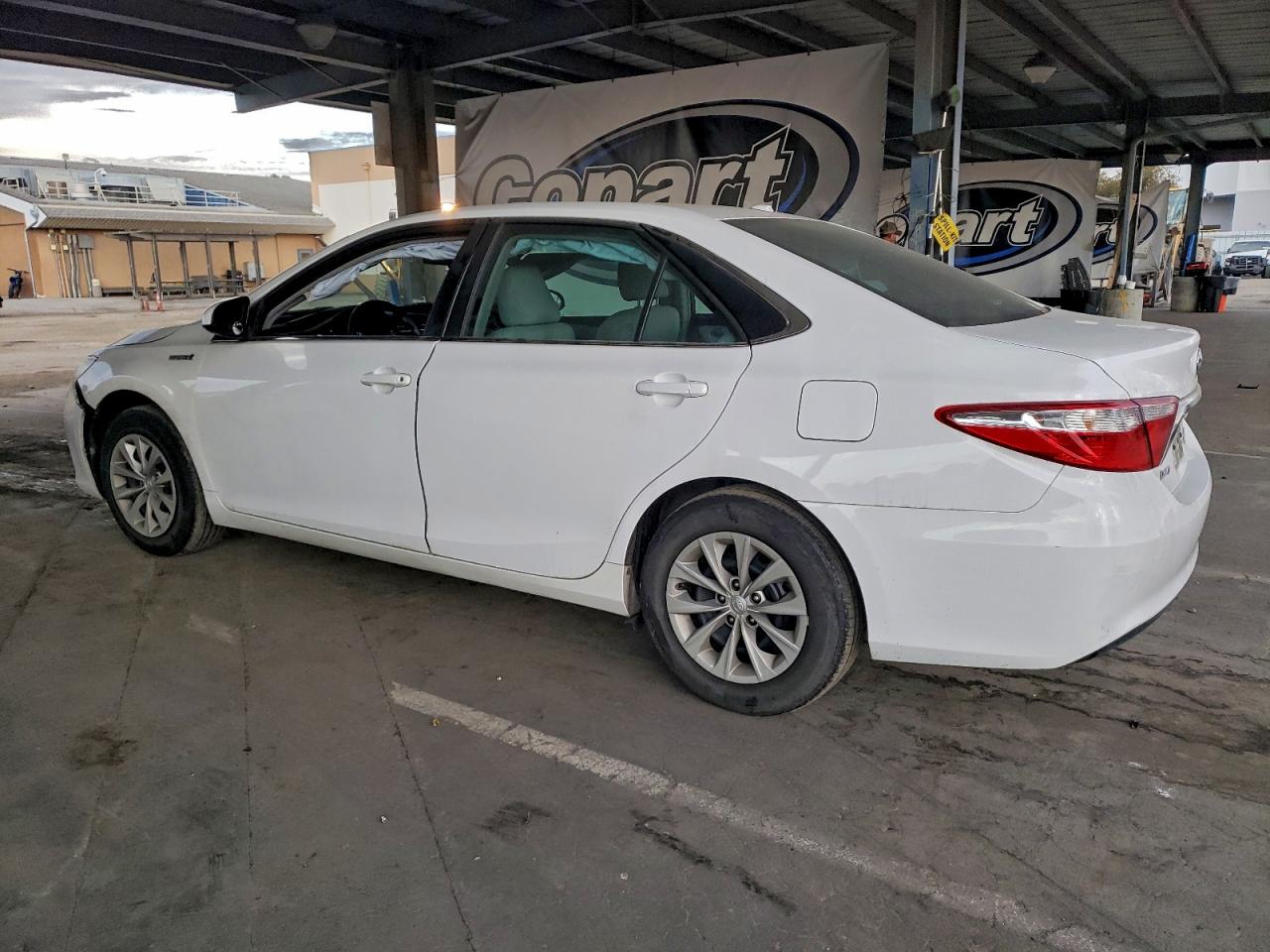2015 TOYOTA CAMRY HYBRID photo 3