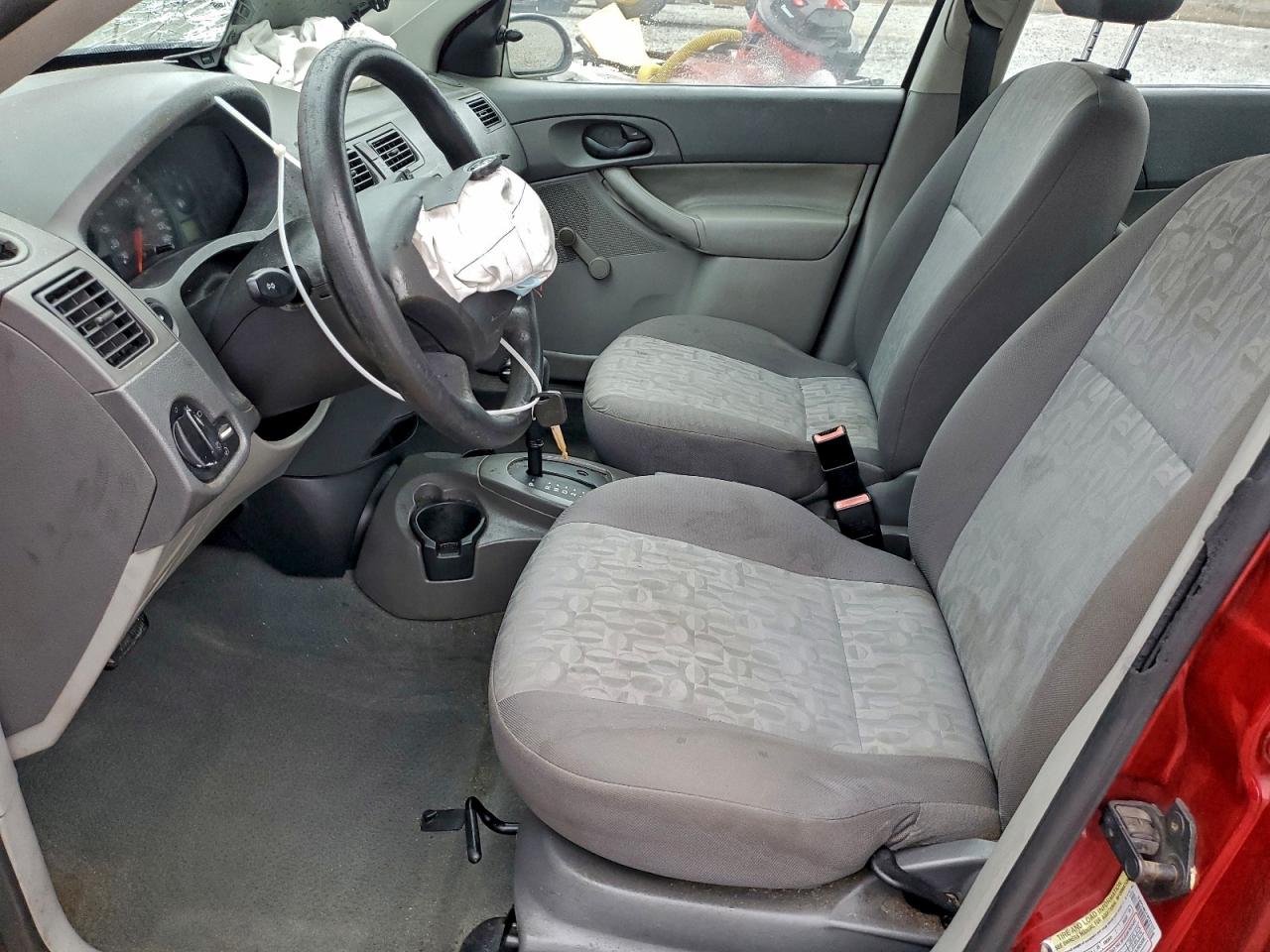 2005 FORD FOCUS ZX4 photo 13