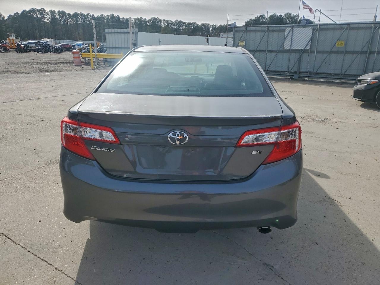 2013 TOYOTA CAMRY L photo 11