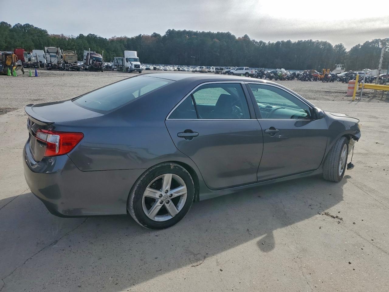 2013 TOYOTA CAMRY L photo 5