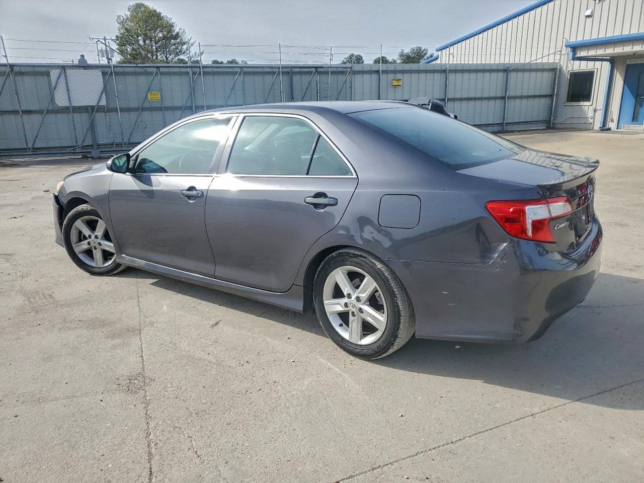2013 TOYOTA CAMRY L photo 3