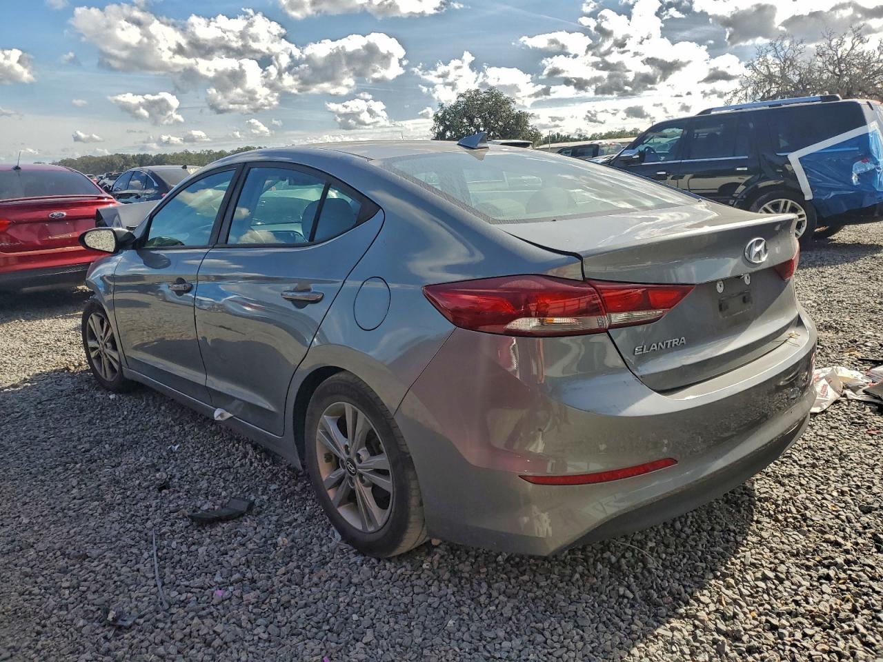 2018 HYUNDAI ELANTRA SEL photo 3