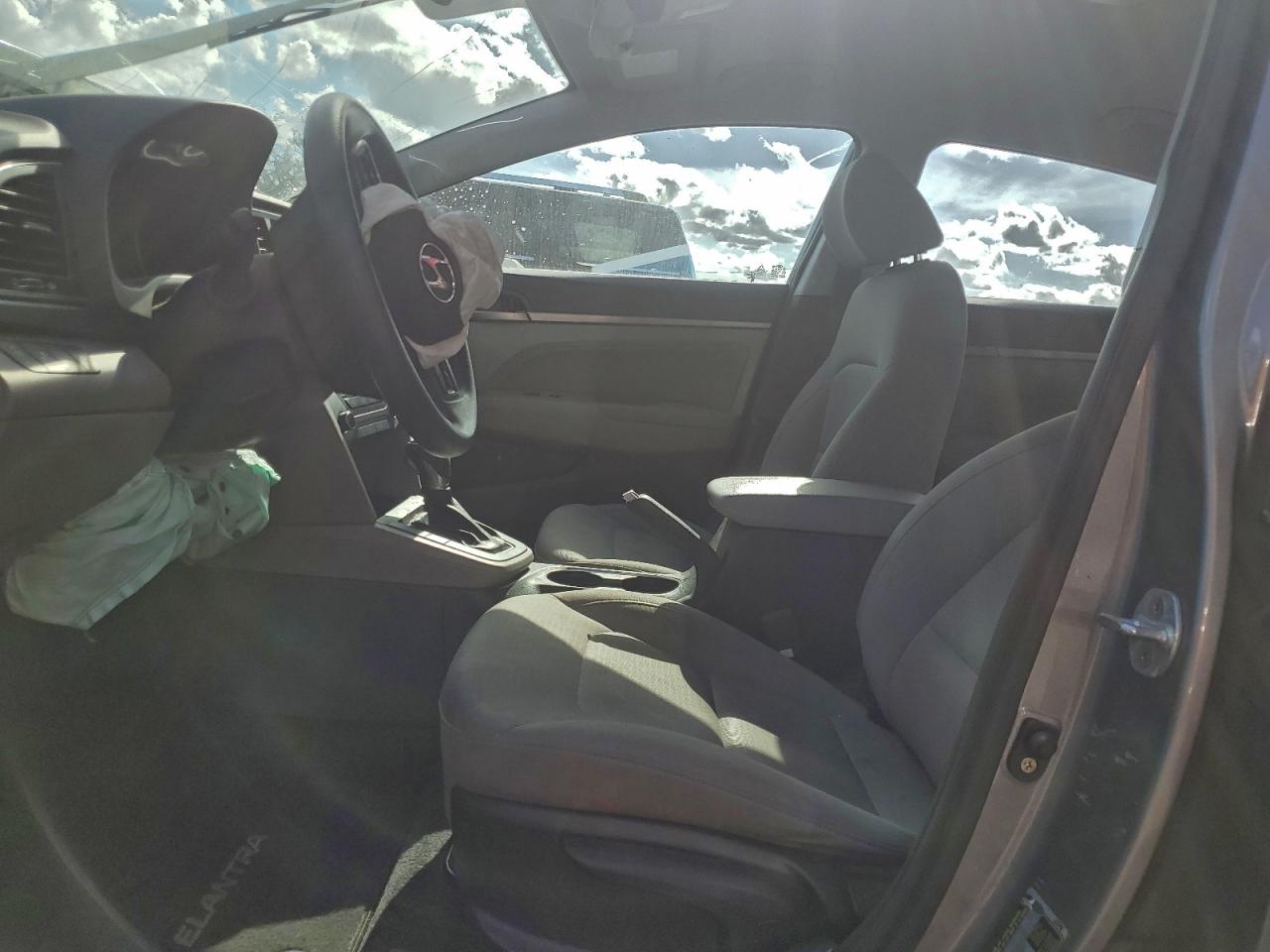 2018 HYUNDAI ELANTRA SEL photo 13