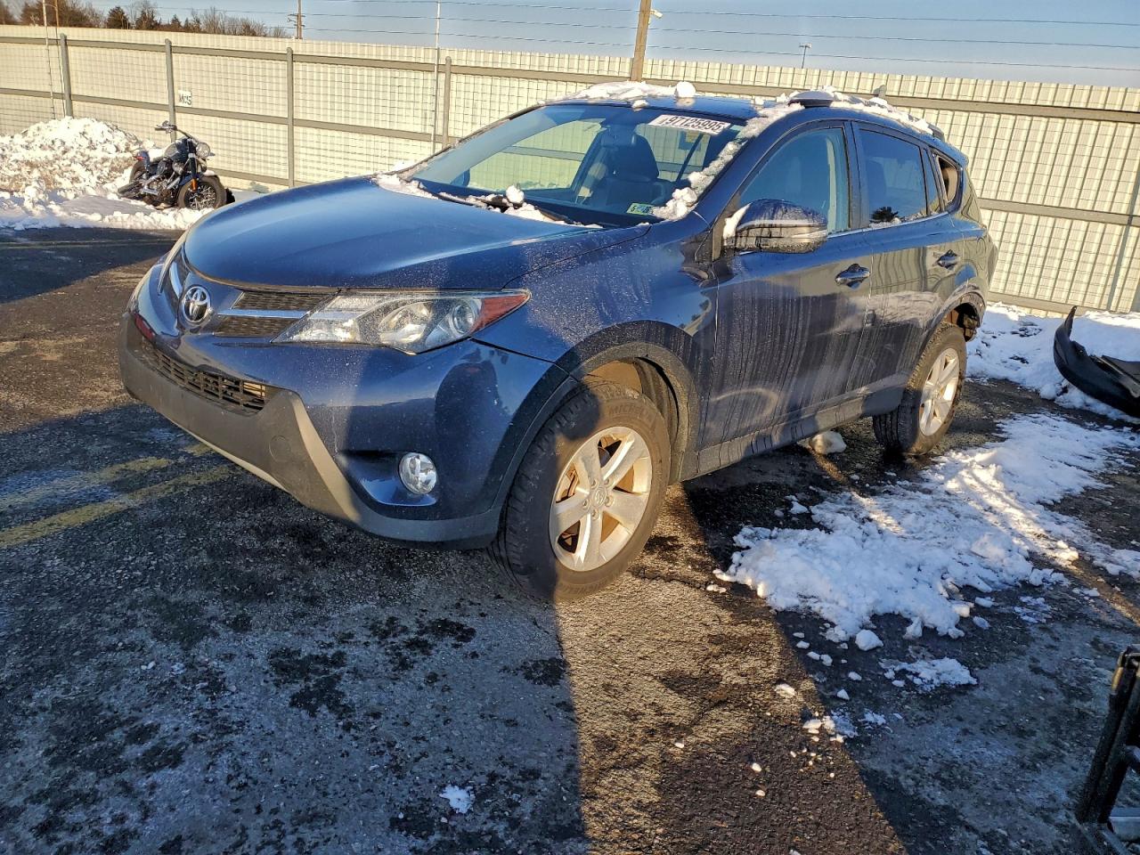 2013 TOYOTA RAV4 XLE — REAR END damage — photo 1