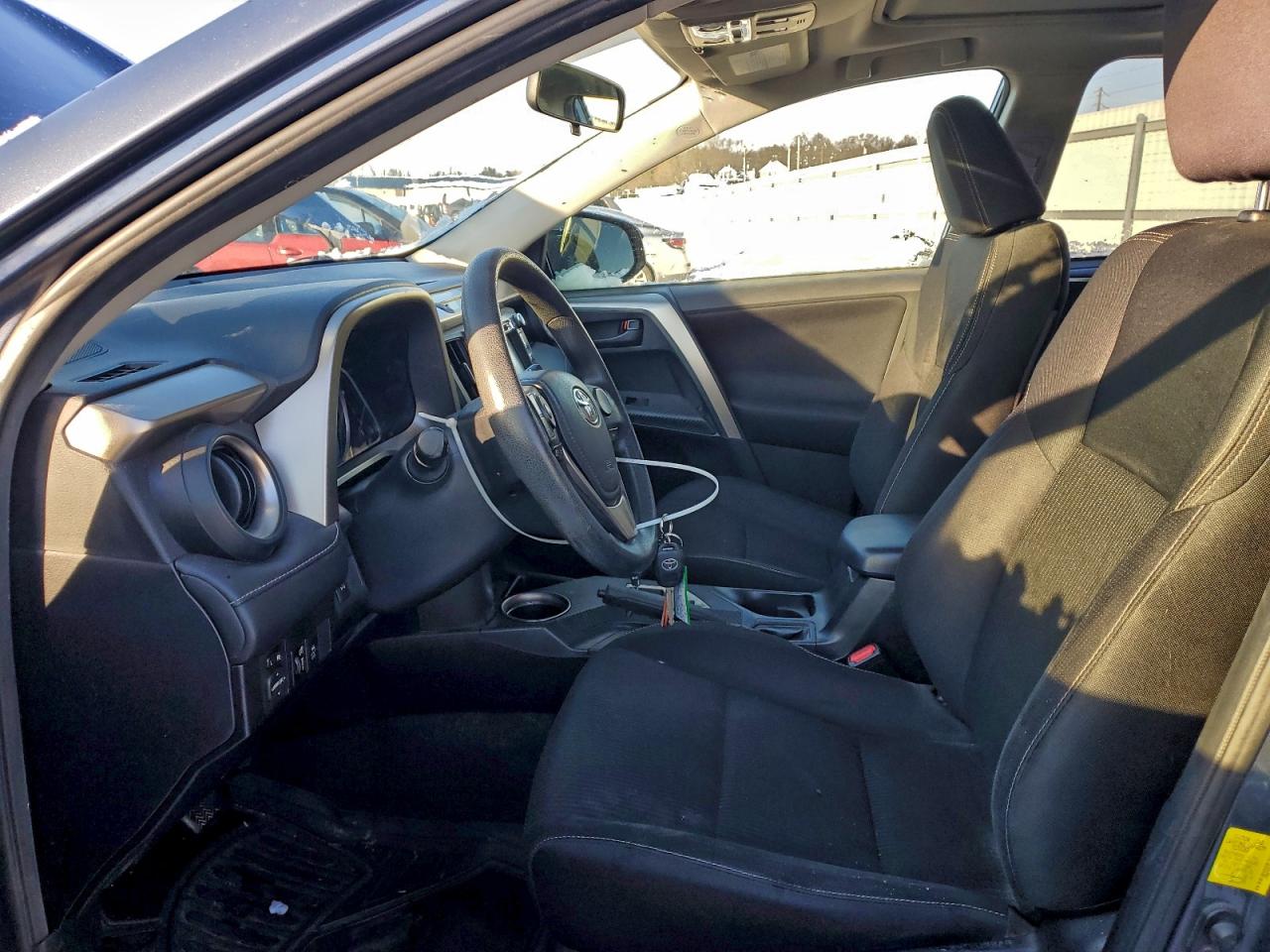 2013 TOYOTA RAV4 XLE photo 13