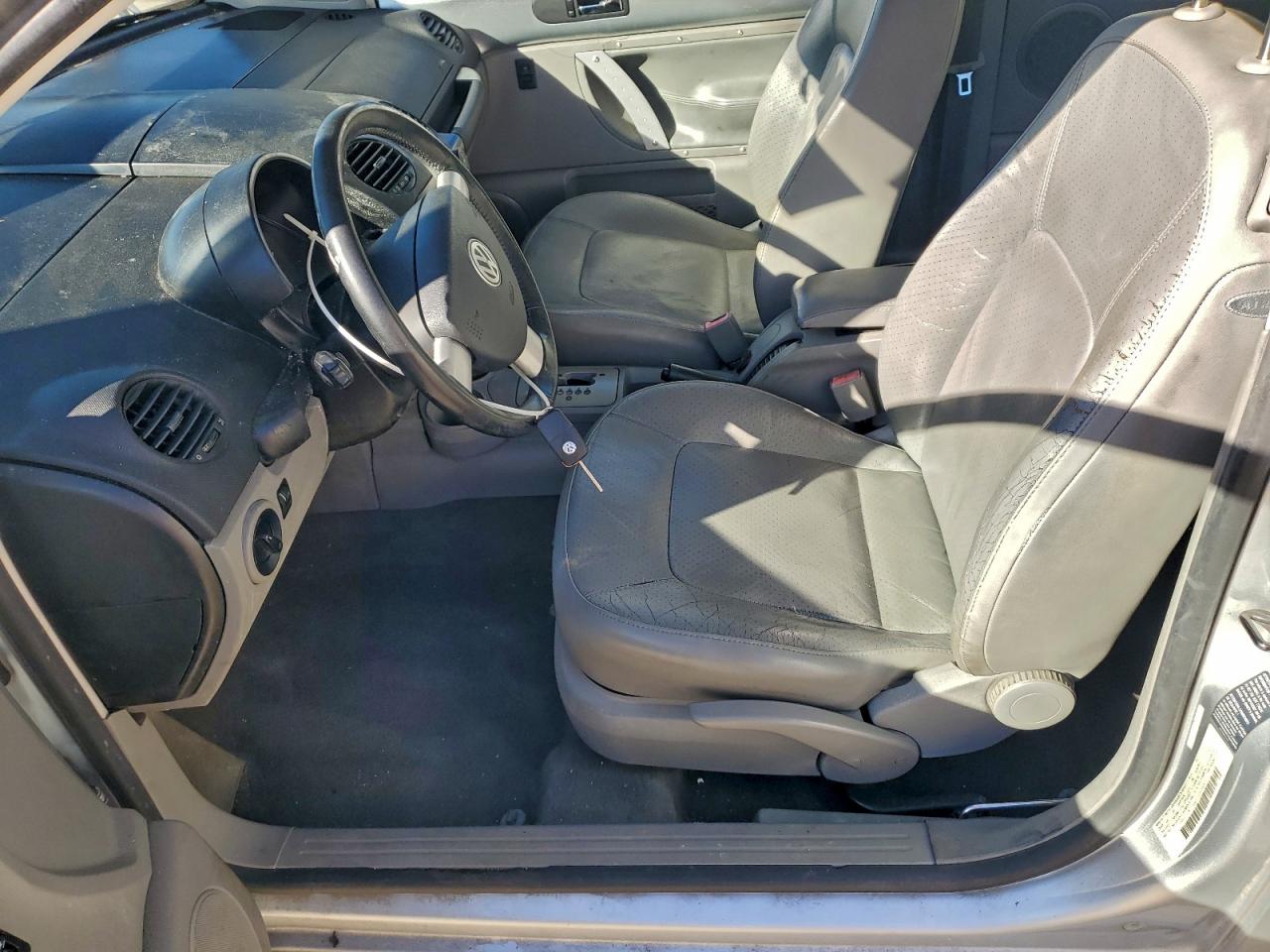 2005 VOLKSWAGEN NEW BEETLE GLS photo 13