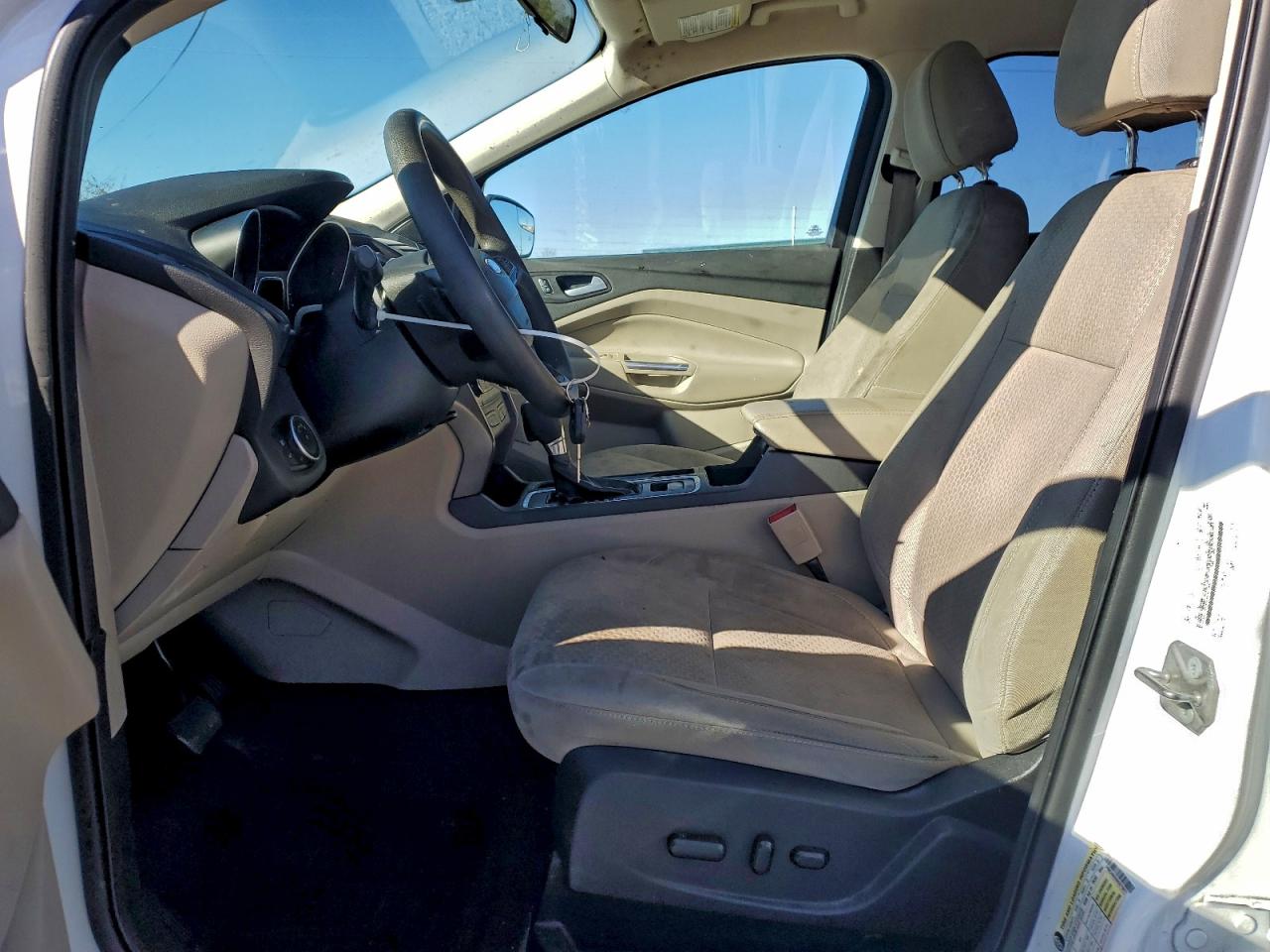 2017 FORD ESCAPE SE photo 7