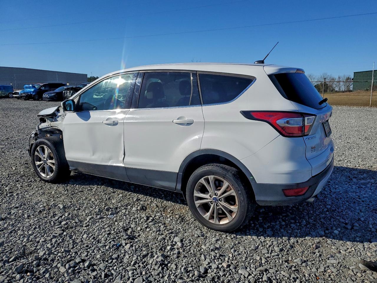 2017 FORD ESCAPE SE photo 2