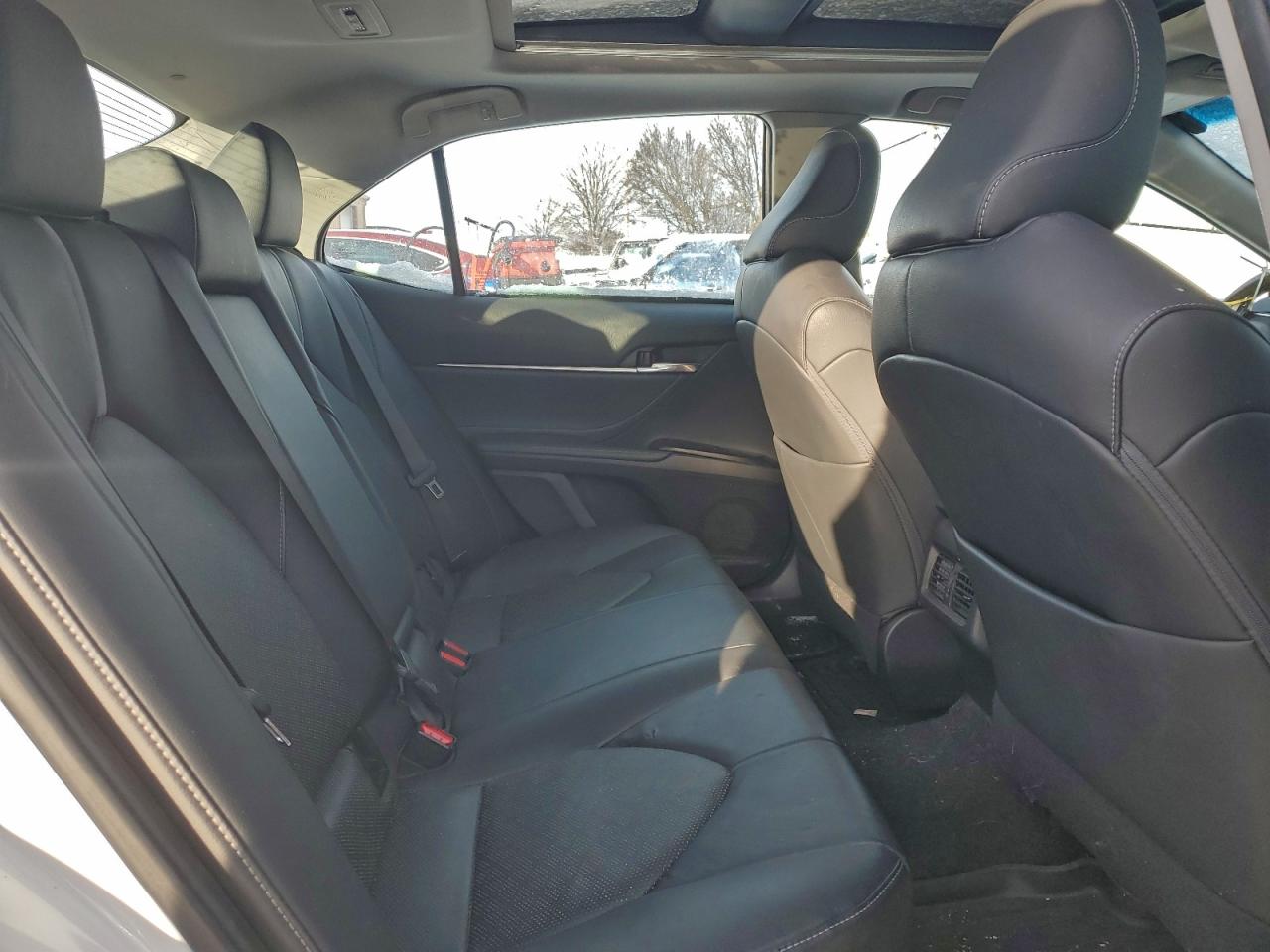 2018 TOYOTA CAMRY XSE photo 19