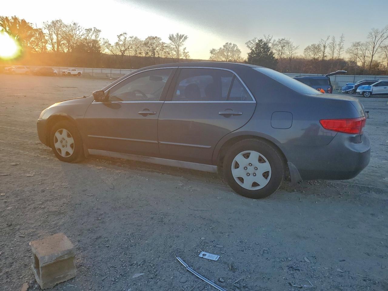 2005 HONDA ACCORD LX photo 2