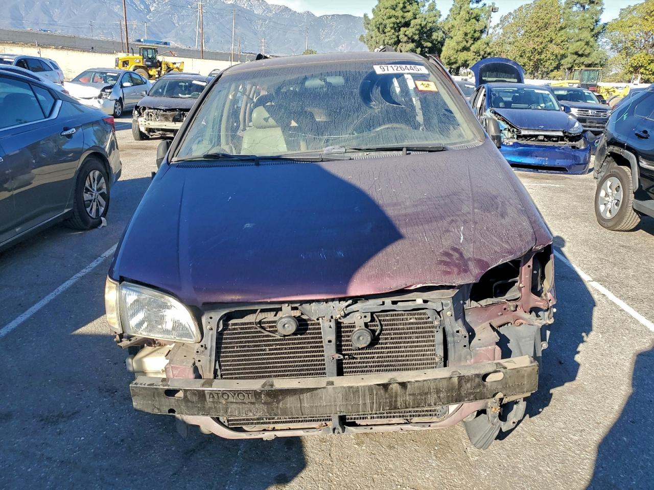 1998 TOYOTA SIENNA LE photo 9
