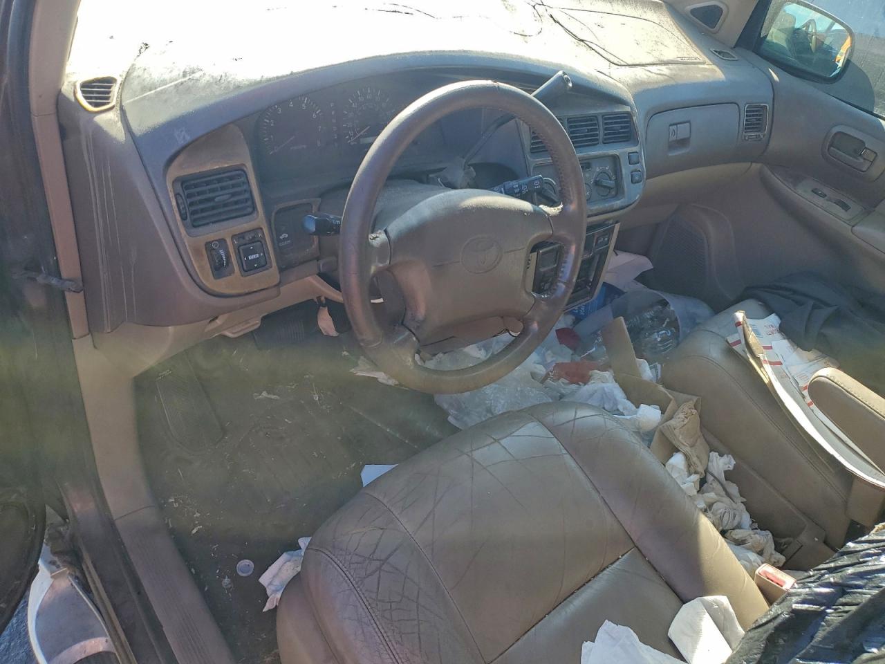 1998 TOYOTA SIENNA LE photo 15