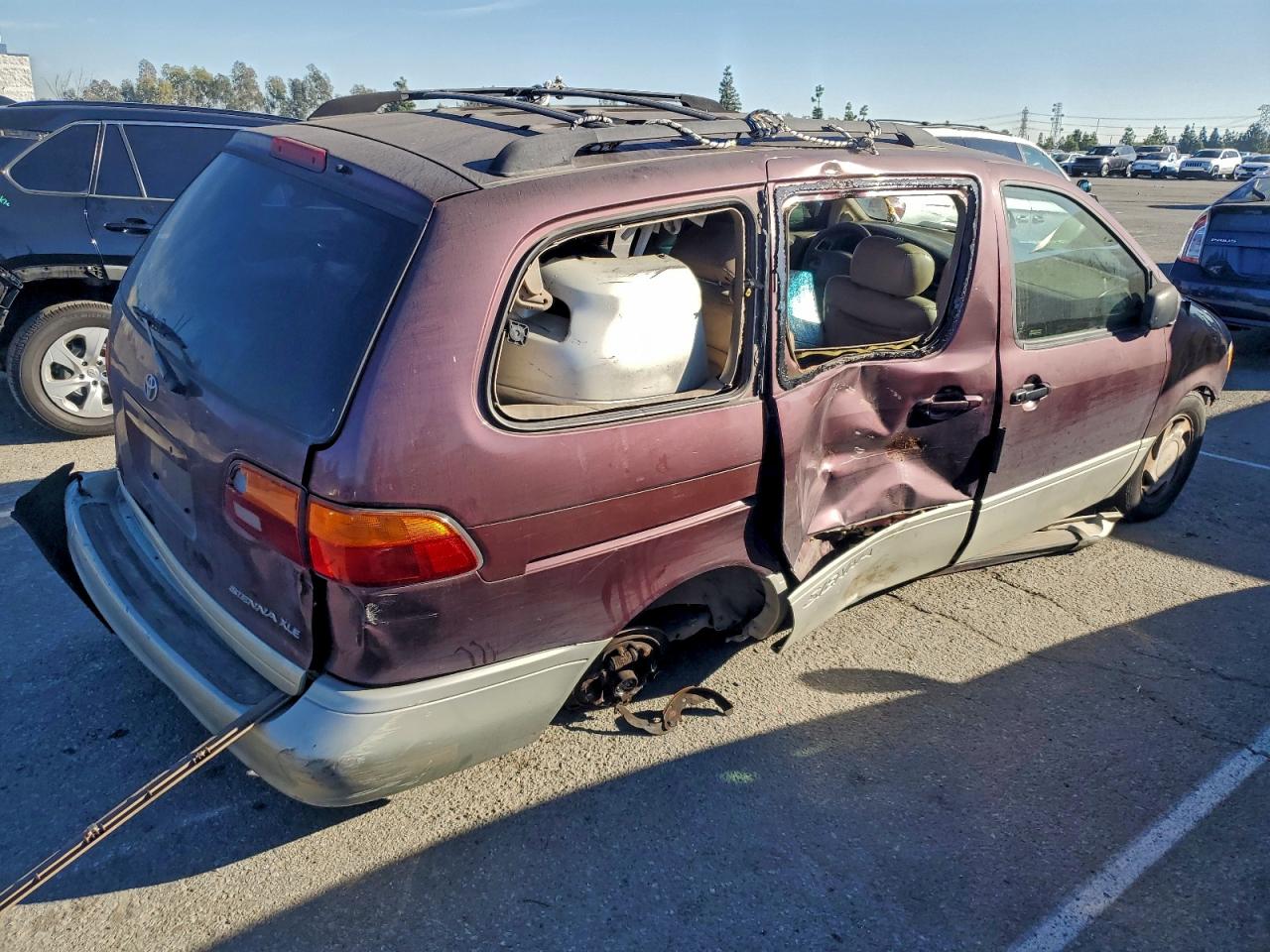 1998 TOYOTA SIENNA LE photo 5