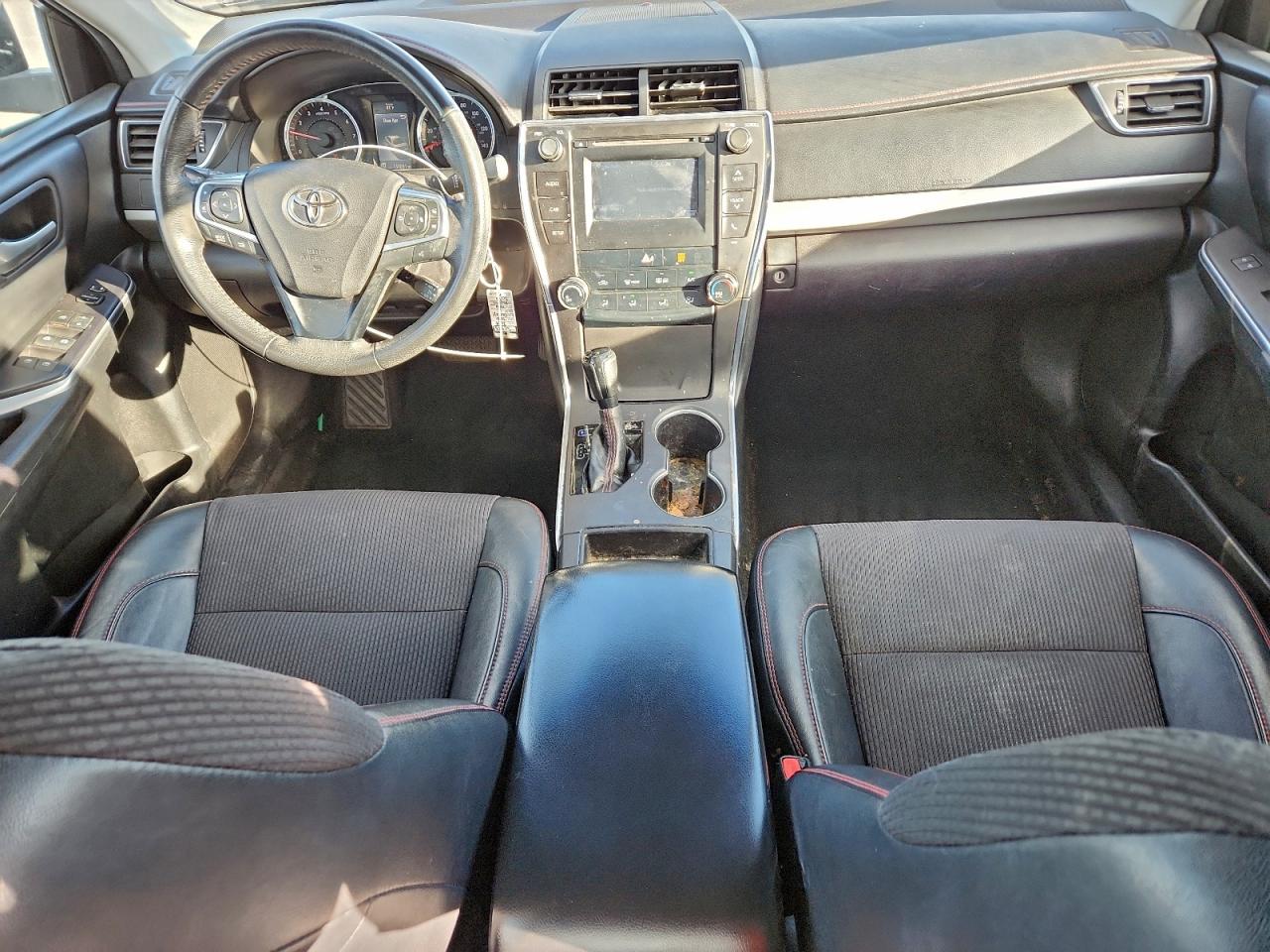 2017 TOYOTA CAMRY LE photo 22