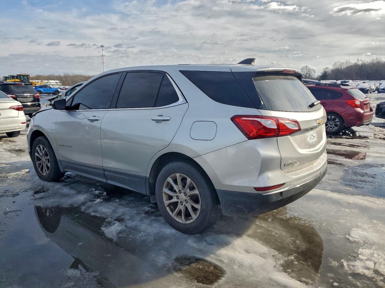 2018 CHEVROLET EQUINOX LT photo 2