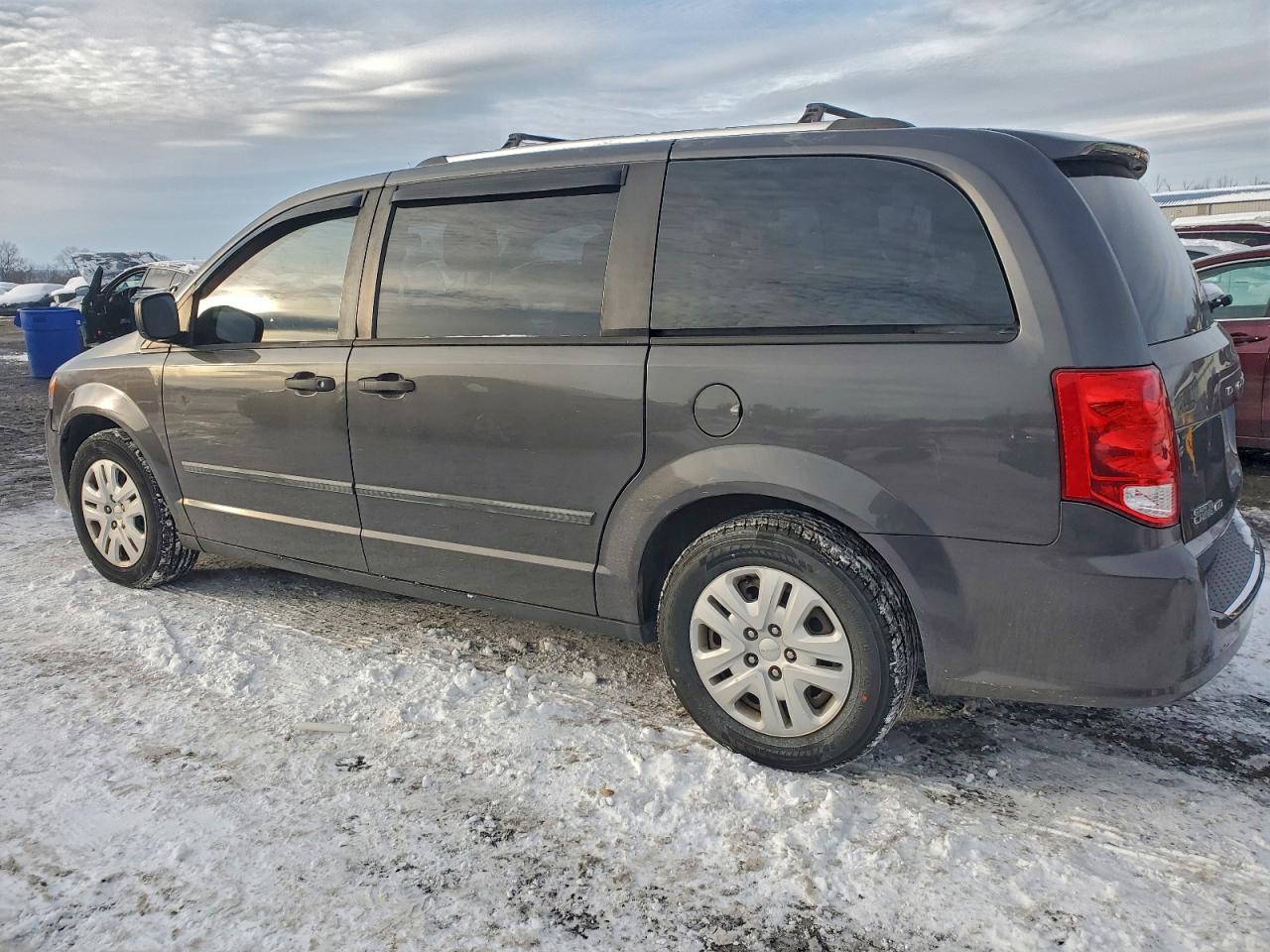 2015 DODGE GRAND CARAVAN SE photo 3